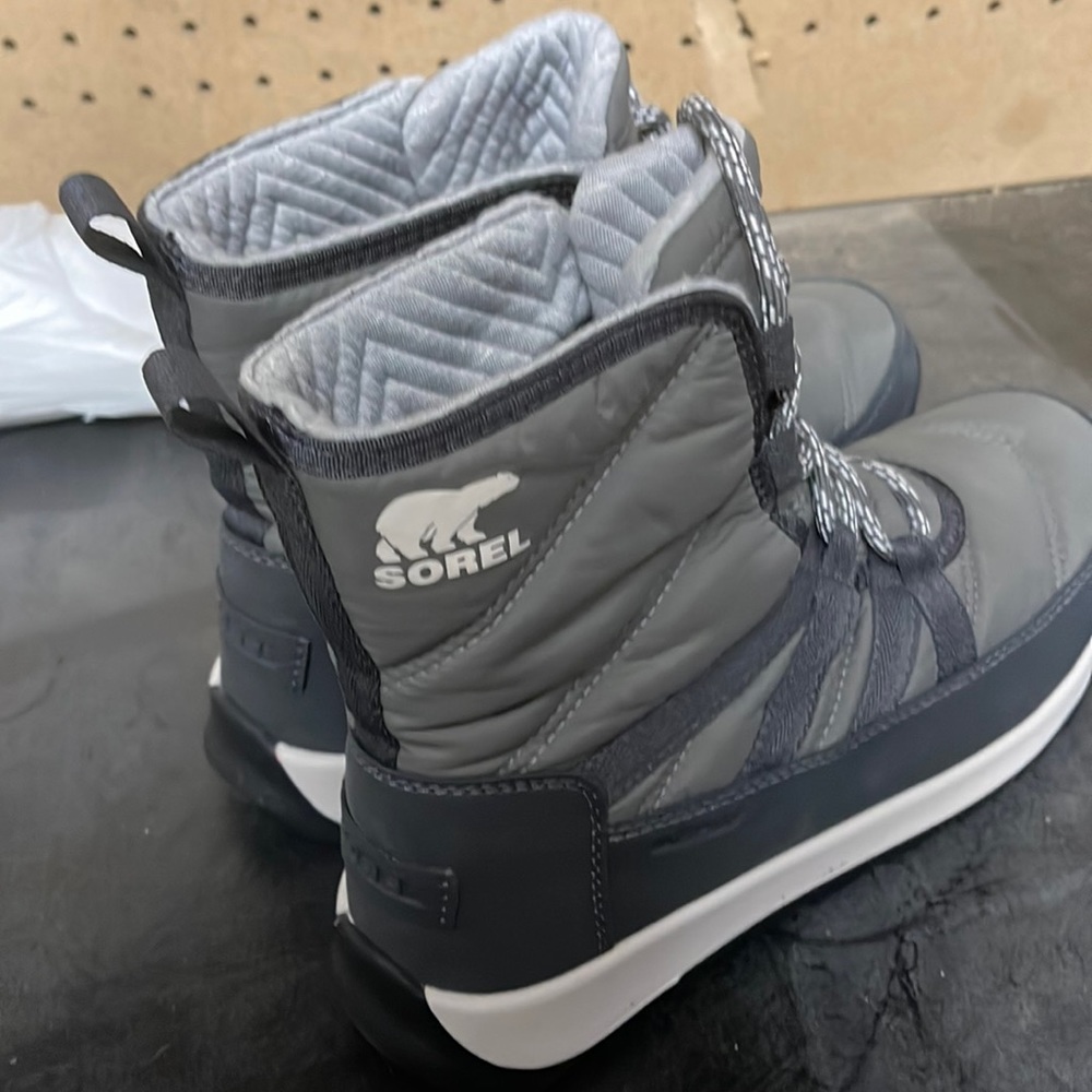 Sorel size 7 Whitney short lace winter boot brand new with tags